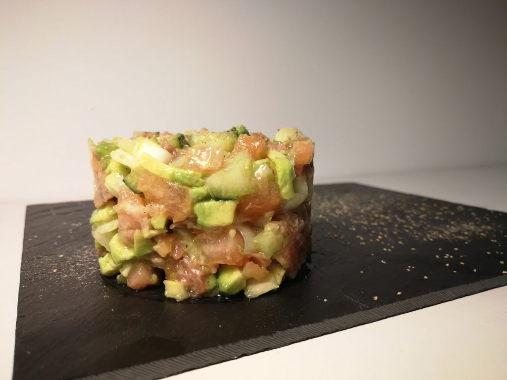 Tartarmole o Tartar de Guacamole y Salchichón de Málaga Rulo Malagueño | @GastroSeleccion